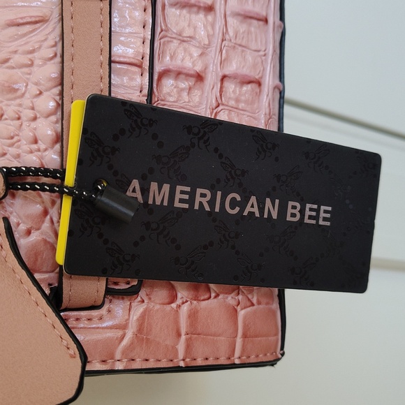 NWT Pink American Bee Purse with crossbody removable strap - Picture 3 of 14